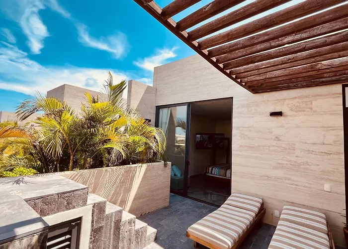 Plunge Pool Duplex Ph With Club Shuttle And Gym *